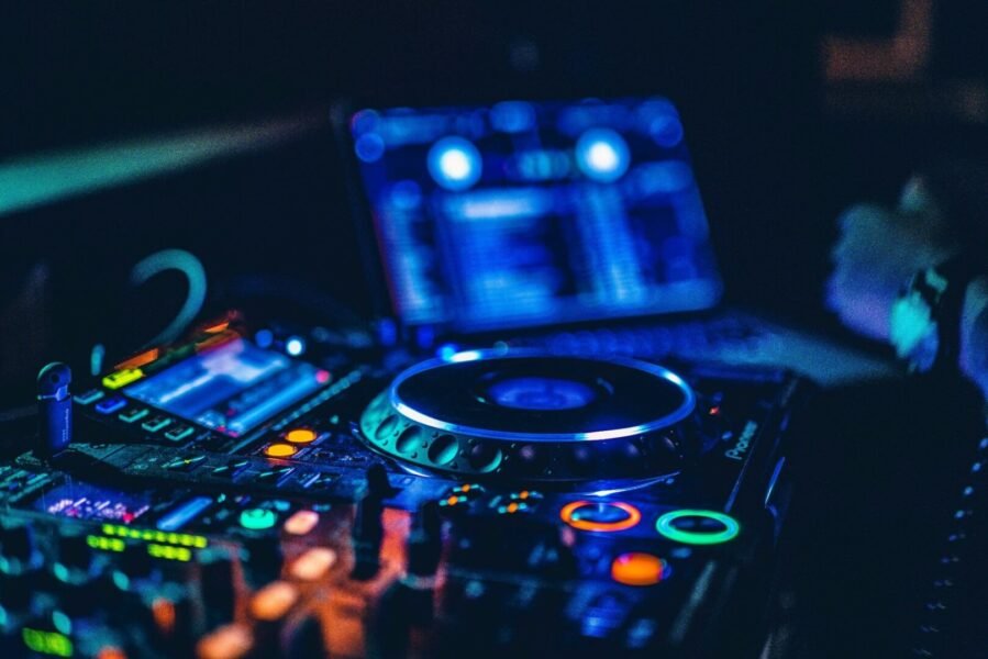 A DJ's turntable to exemplify the blind music event on in Cape Town this July.